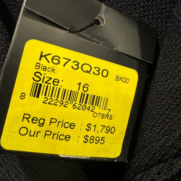 St. John Legacy Wool Blazer - Picture 8 of 11